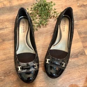 Aravon (by New Balance) Flats. Size